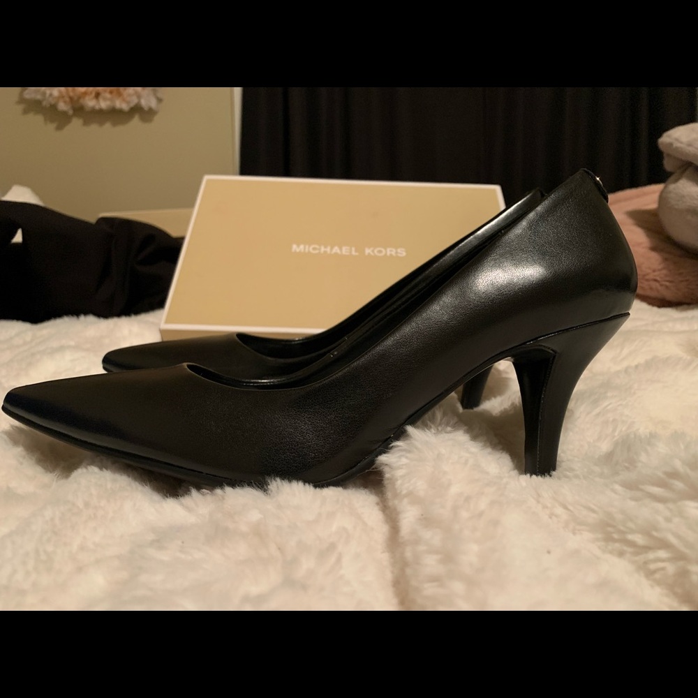 Michael Kors Flex Mid Pump